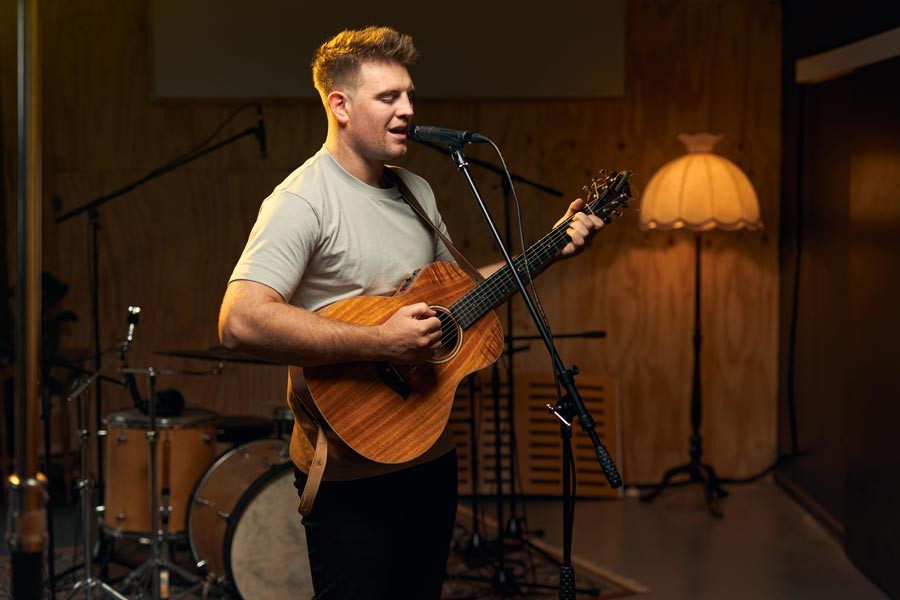 Singer-songwriter Sam Heselwood's new single has just dropped